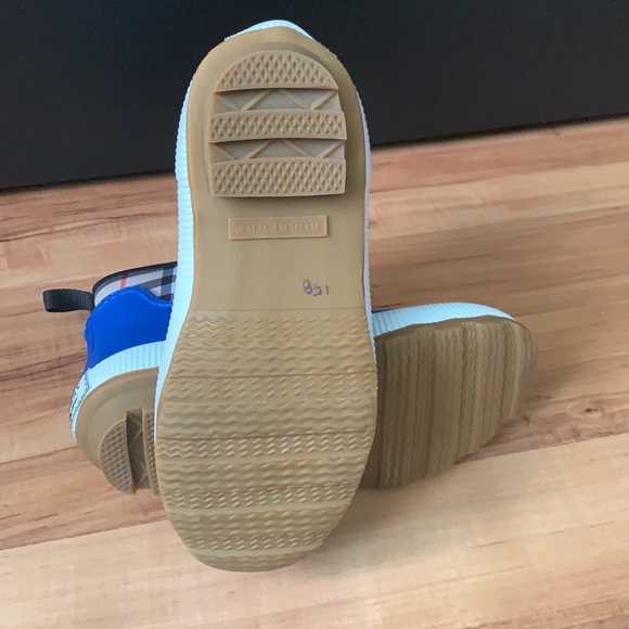 Burberry
Flinton Check Rain Booties Size 33 - Picture 7 of 9